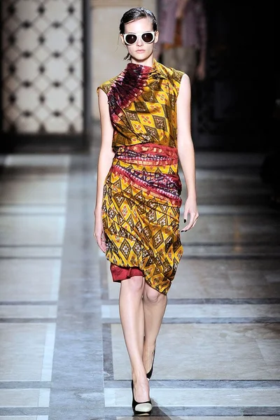 Look 2